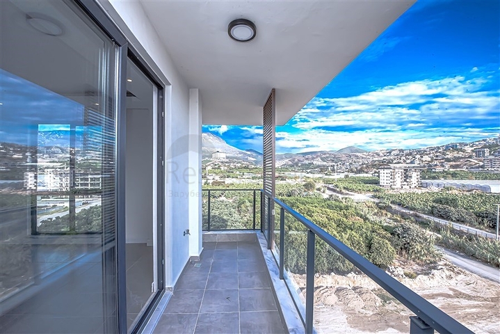 Penthouse 3+1 im Stadtteil Kargicak, 350 m vom Meer entfernt 