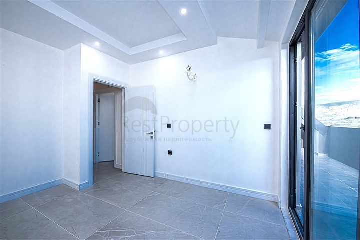 Penthouse 3+1 im Stadtteil Kargicak, 350 m vom Meer entfernt 