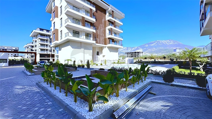 Penthouse 3+1 im Stadtteil Kargicak, 350 m vom Meer entfernt 