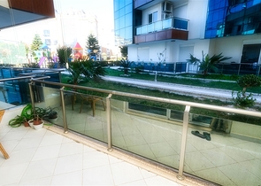 Wohnung 2+1 in einem Hotelplankomplex, 5 Minuten vom Meer entfernt