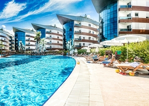 Wohnung 2+1 in einem Hotelplankomplex, 5 Minuten vom Meer entfernt