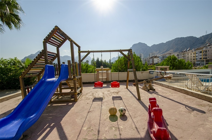 3+1-Wohnung mit Möbeln in einem Komplex in Konyaalti Antalya Persimmon