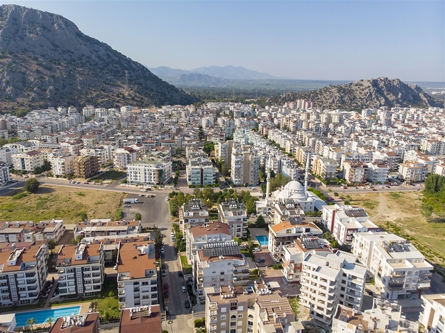 3+1-Wohnung mit Möbeln in einem Komplex in Konyaalti Antalya Persimmon