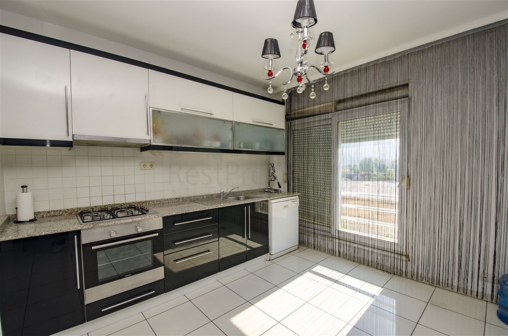 3+1-Wohnung mit Möbeln in einem Komplex in Konyaalti Antalya Persimmon