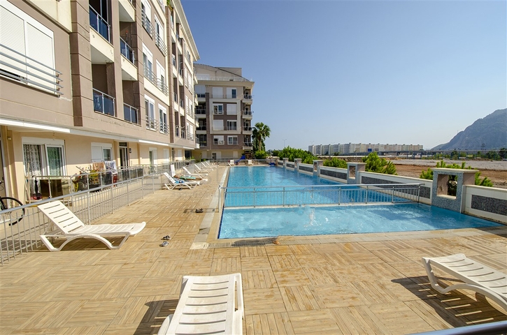 3+1-Wohnung mit Möbeln in einem Komplex in Konyaalti Antalya Persimmon