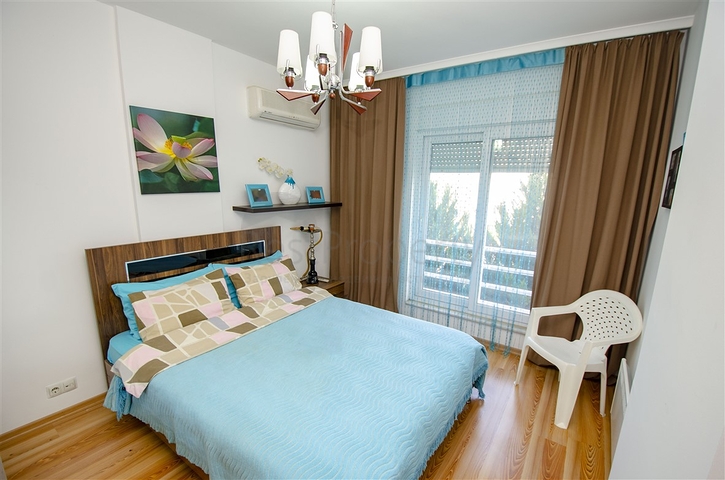 3+1-Wohnung mit Möbeln in einem Komplex in Konyaalti Antalya Persimmon