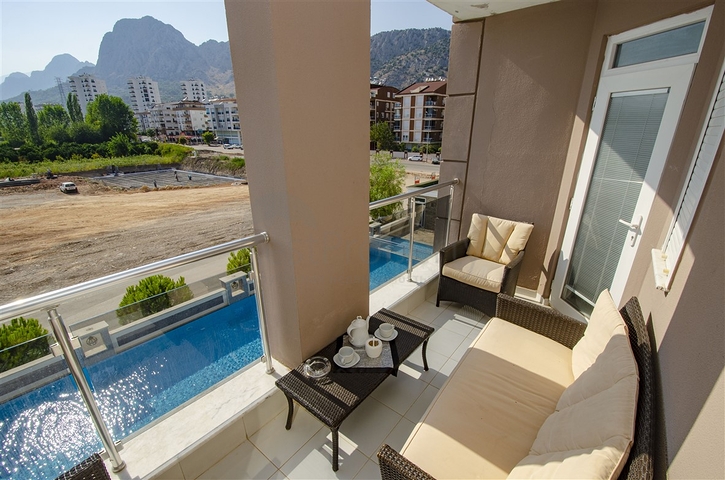 3+1-Wohnung mit Möbeln in einem Komplex in Konyaalti Antalya Persimmon