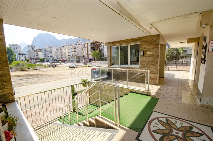3+1-Wohnung mit Möbeln in einem Komplex in Konyaalti Antalya Persimmon