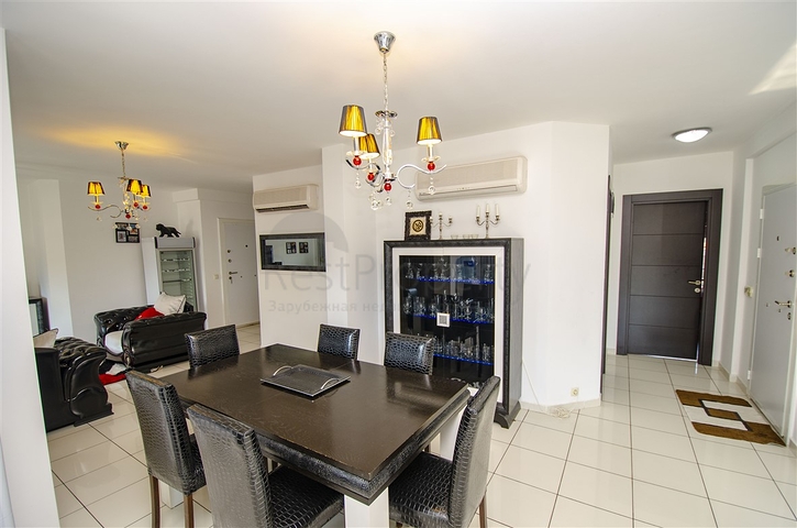 3+1-Wohnung mit Möbeln in einem Komplex in Konyaalti Antalya Persimmon