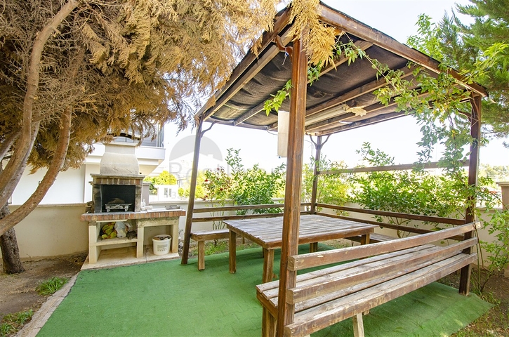 3+1-Wohnung mit Möbeln in einem Komplex in Konyaalti Antalya Persimmon