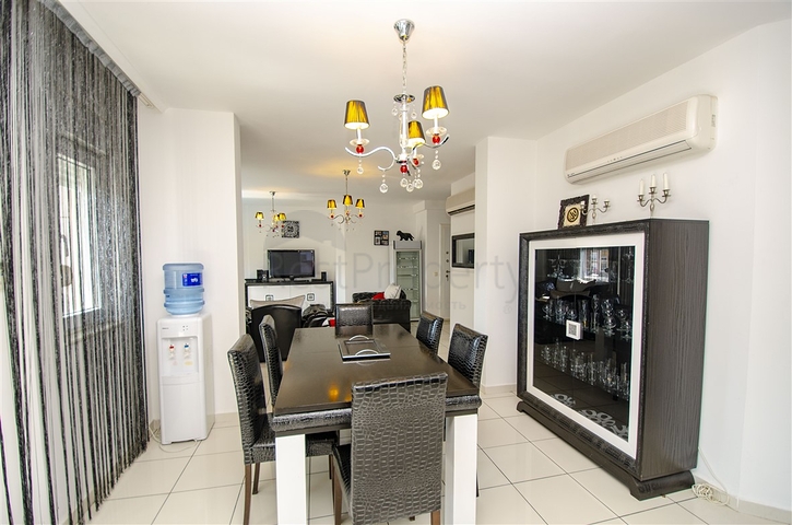 3+1-Wohnung mit Möbeln in einem Komplex in Konyaalti Antalya Persimmon