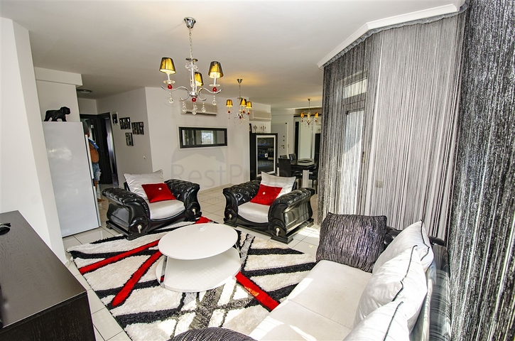 3+1-Wohnung mit Möbeln in einem Komplex in Konyaalti Antalya Persimmon