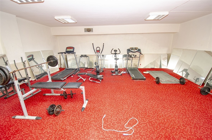 3+1-Wohnung mit Möbeln in einem Komplex in Konyaalti Antalya Persimmon