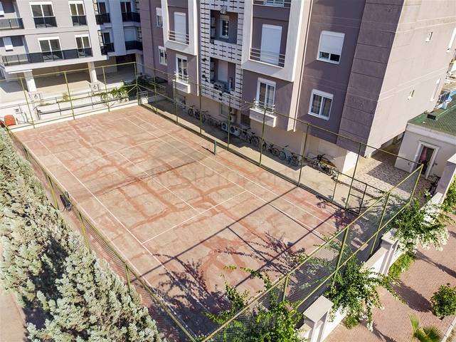 3+1-Wohnung mit Möbeln in einem Komplex in Konyaalti Antalya Persimmon