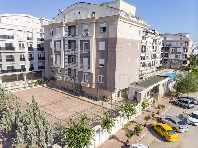 3+1-Wohnung mit Möbeln in einem Komplex in Konyaalti Antalya Persimmon