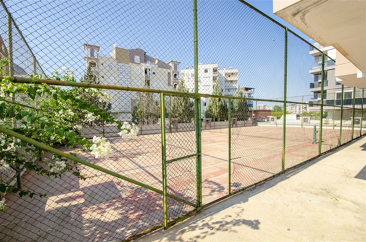 3+1-Wohnung mit Möbeln in einem Komplex in Konyaalti Antalya Persimmon