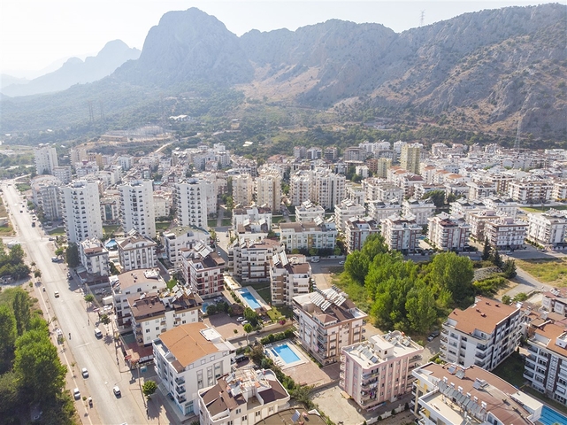 3+1-Wohnung mit Möbeln in einem Komplex in Konyaalti Antalya Persimmon