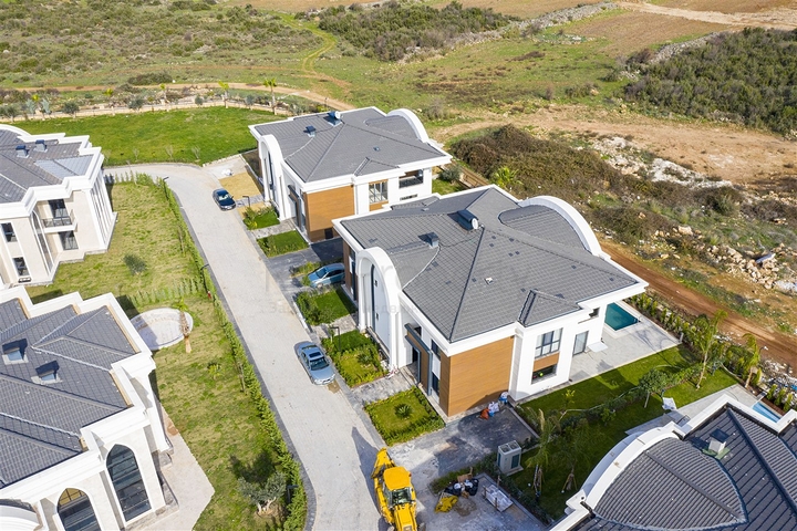 Luxus-Villen-Komplex in Antalya Doshemealty