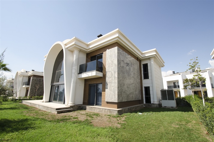 Luxus-Villen-Komplex in Antalya Doshemealty