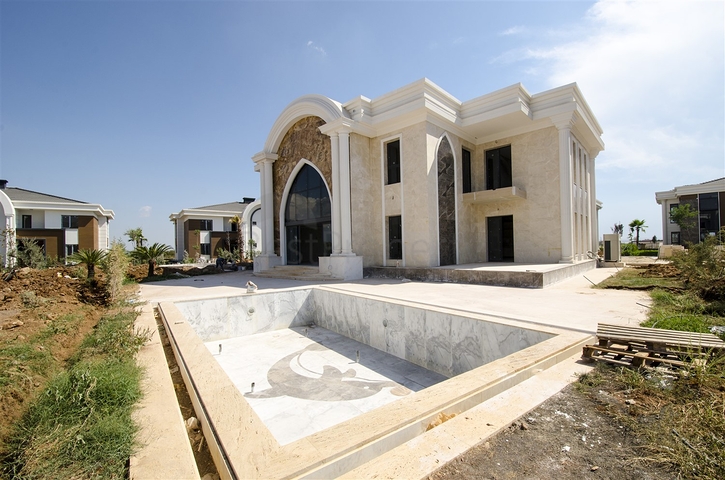 Luxus-Villen-Komplex in Antalya Doshemealty