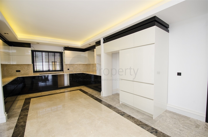 Luxus-Villen-Komplex in Antalya Doshemealty