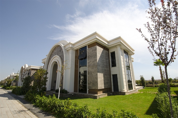 Luxus-Villen-Komplex in Antalya Doshemealty