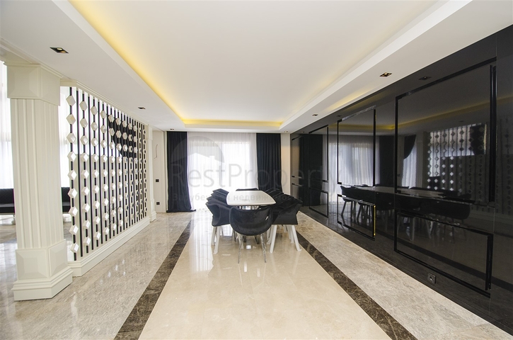 Luxus-Villen-Komplex in Antalya Doshemealty