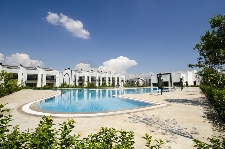Luxus-Villen-Komplex in Antalya Doshemealty