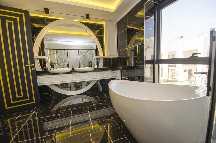 Luxus-Villen-Komplex in Antalya Doshemealty