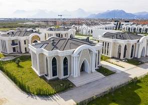 Luxus-Villen-Komplex in Antalya Doshemealty