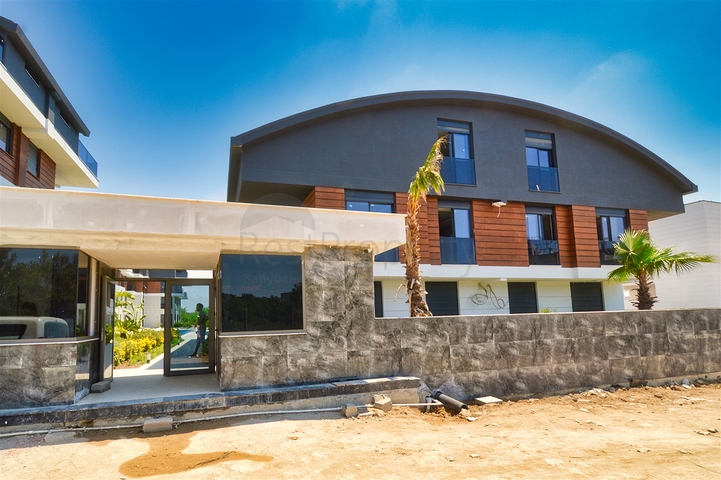 Neue Wohnanlage mit reicher Infrastruktur im Bezirk Lara