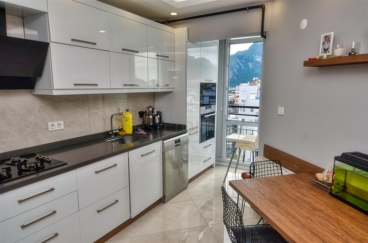 Geräumige 3+1-Wohnung in der Wohngegend Persimmon - Antalya 