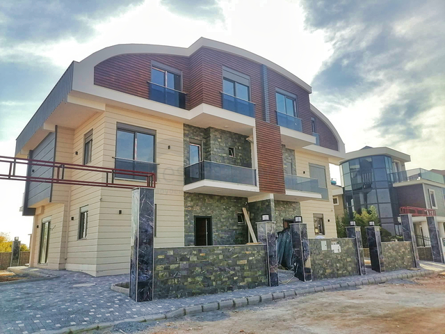 Villa mit 7+1 Grundriss in der Region Doshemealty - Antalya