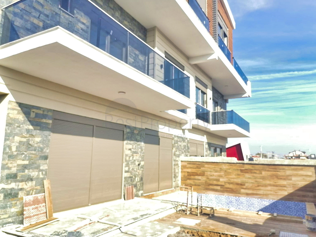 Villa mit 7+1 Grundriss in der Region Doshemealty - Antalya