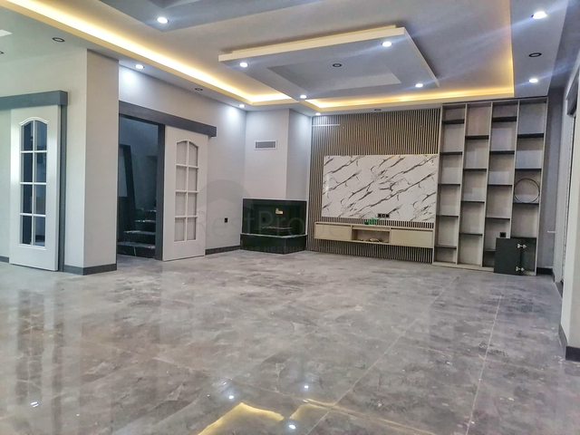 Villa mit 7+1 Grundriss in der Region Doshemealty - Antalya