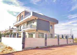 Villa mit 7+1 Grundriss in der Region Doshemealty - Antalya