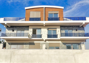 Villa mit 7+1 Grundriss in der Region Doshemealty - Antalya