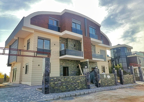 Villa mit 7+1 Grundriss in der Region Doshemealty - Antalya