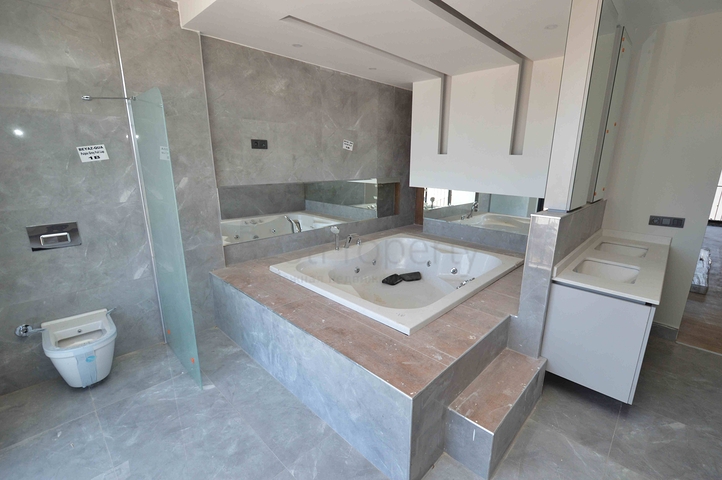 Villen im 5+1-Komplex in Lara - Antalya 