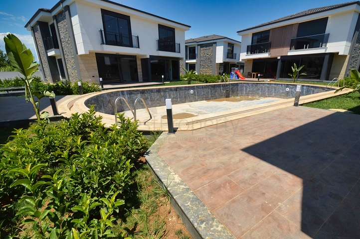 Villen im 5+1-Komplex in Lara - Antalya 