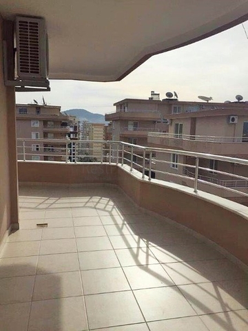 Möbliertes Penthouse in einem Komplex im Stadtteil Mahmutlar