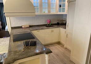 1+1 Apartment im Stadtzentrum in einem Luxus-Komplex 