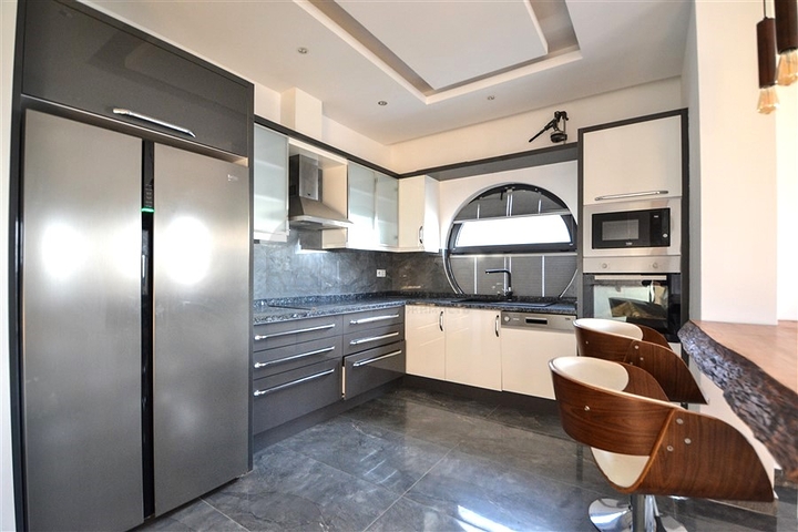 2+1 Penthouse im Stadtteil Kargicak 