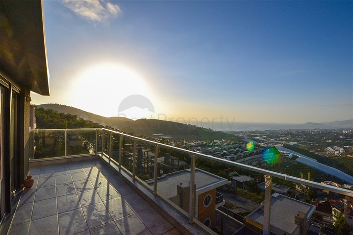 2+1 Penthouse im Stadtteil Kargicak 