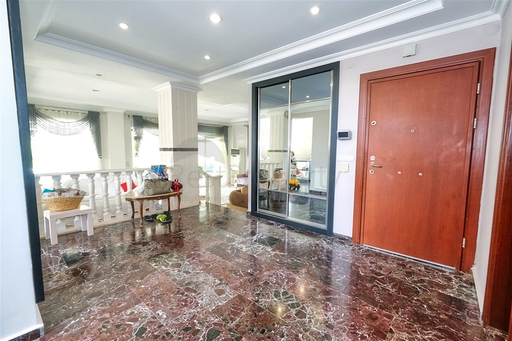 Villa mit 4+2 Grundrissen im Stadtteil Kemer - Antalya 