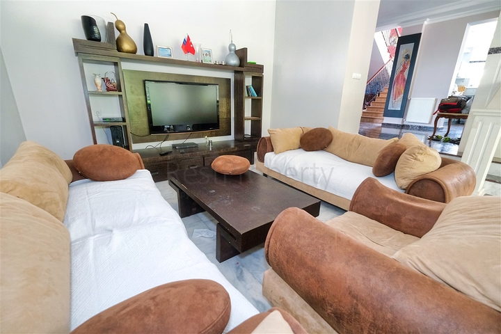 Villa mit 4+2 Grundrissen im Stadtteil Kemer - Antalya 