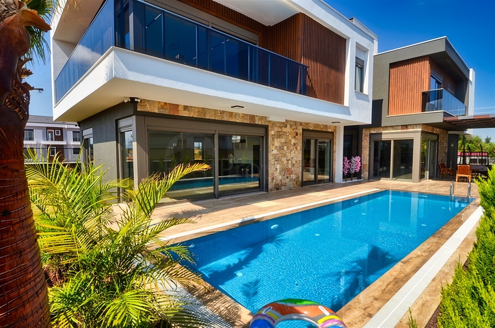 Neue 5+1 Luxusvilla im Stadtteil Doshemealty - Antalya