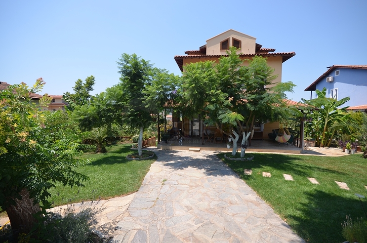 5+1 geräumige Villa in Fethiye 