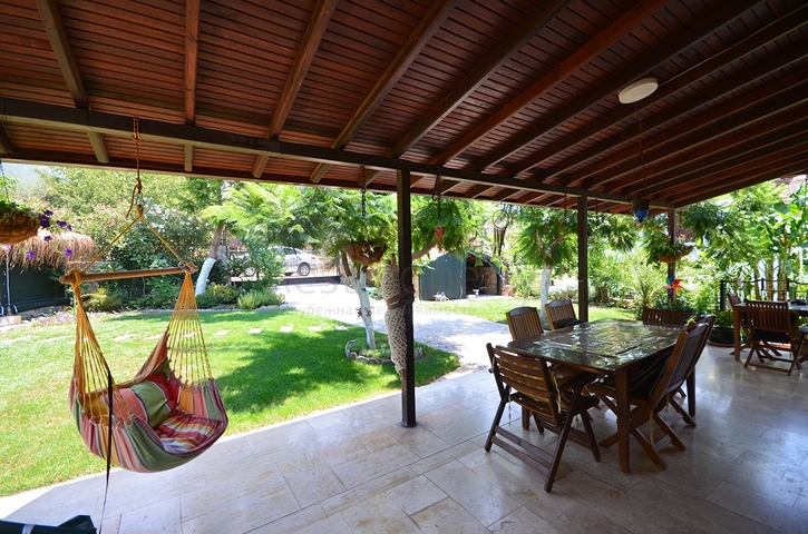 5+1 geräumige Villa in Fethiye 