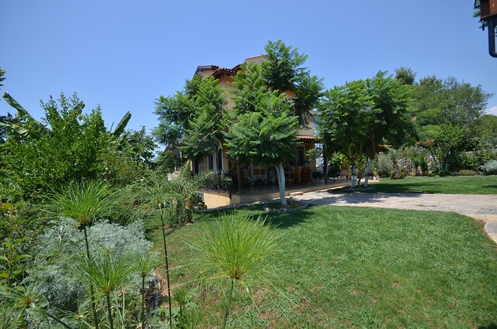 5+1 geräumige Villa in Fethiye 